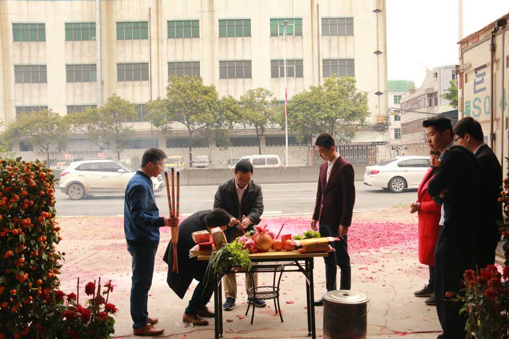 開年啦，開工大吉，祝大家狗年旺旺旺