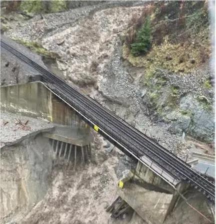 遭特大洪水襲擊，溫哥華港運營中