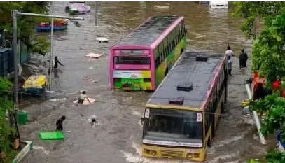 暴雨侵襲！印度大港面臨運輸和清